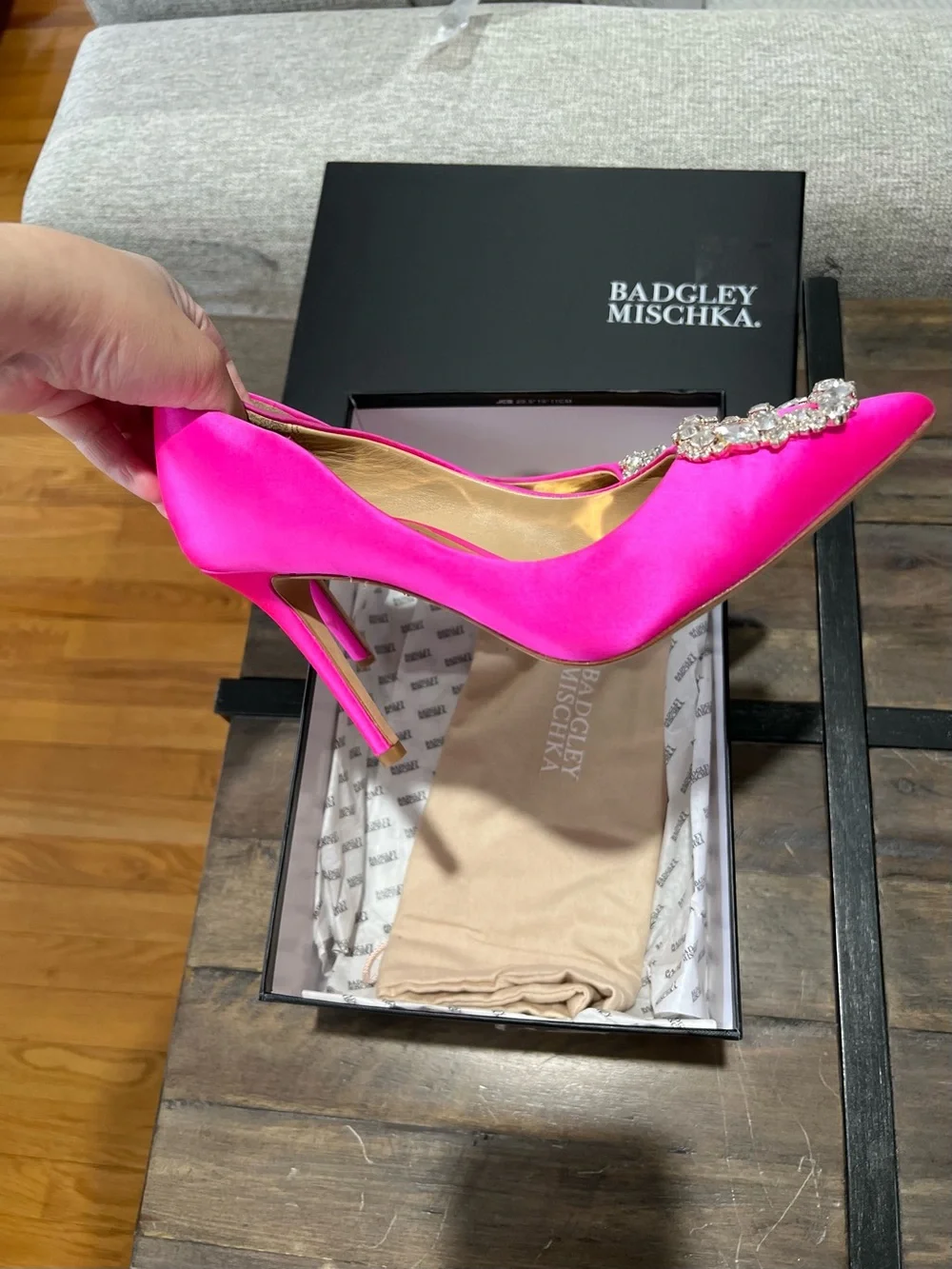 Badgley Mischka Hot Pink Satin Heels Pump Stiletto Pointed Toe Rhinestone Size 6